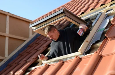 Pose de fenêtres de toit Velux à Antrenas